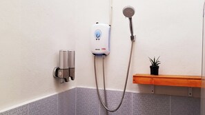 Basic Room, Garden View | Shared bathroom - Baan Hinlad Home and Hostel (Koh Samui)