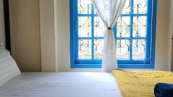 Laptop workspace, free WiFi