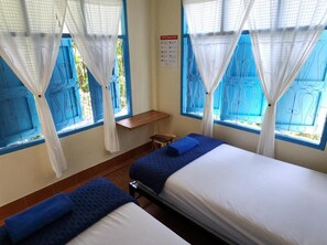 Laptop workspace, free WiFi - Baan Hinlad Home and Hostel (Koh Samui)