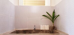 Bathroom - Baan Hinlad Home and Hostel (Koh Samui)