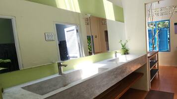 Gemeenschappelijke badkamer