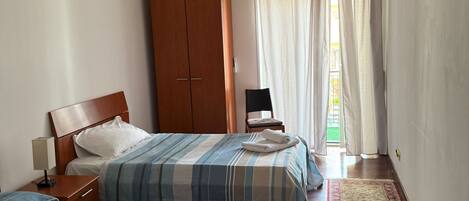 3 chambres, fer et planche à repasser, accès Internet, draps fournis