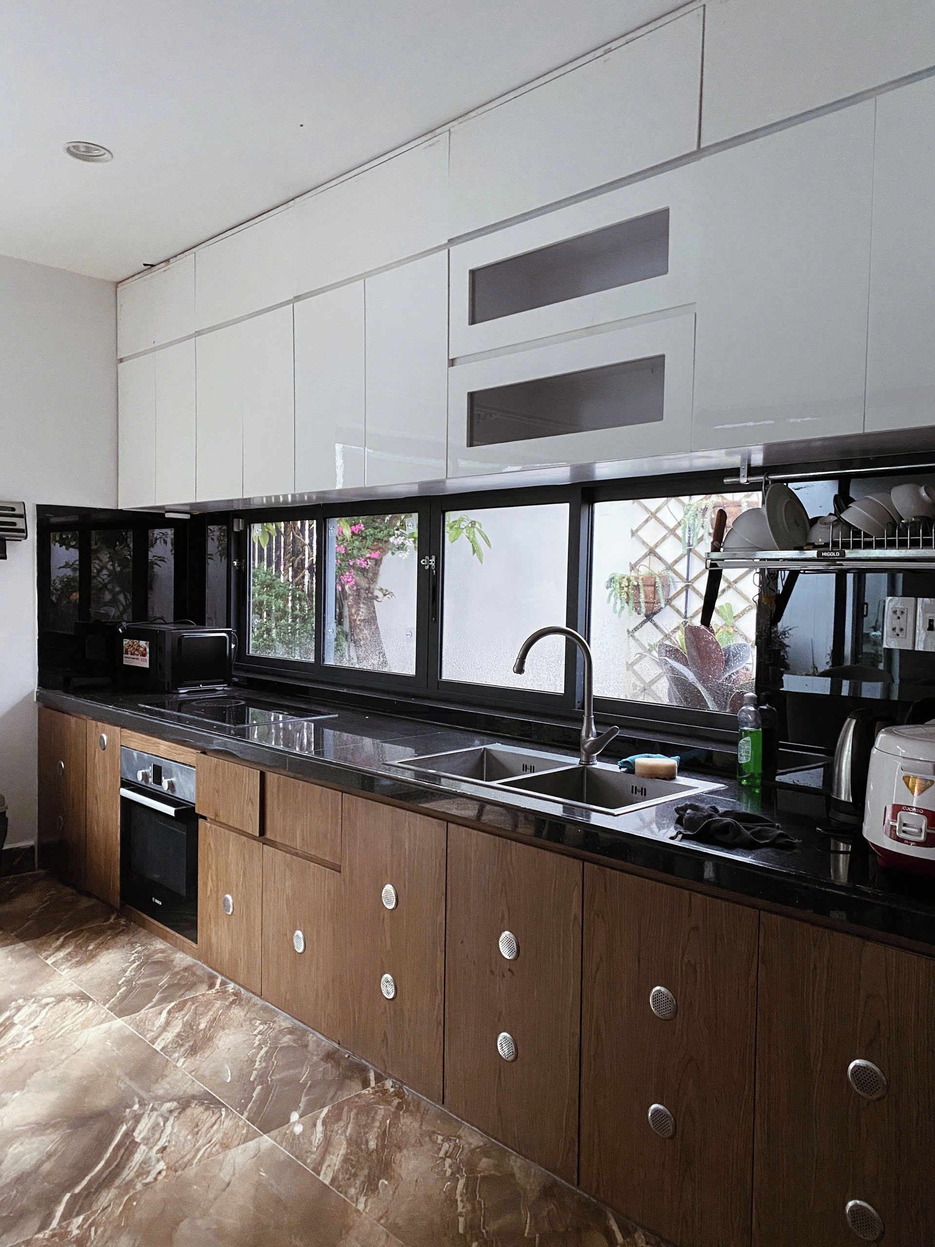 Fridge, electric kettle, spices, paper towels