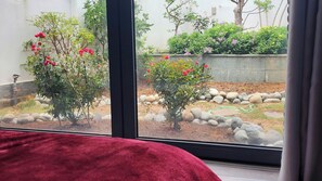 迷你吧、書桌、手提電腦工作空間、熨斗/熨衫板