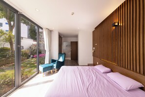Studio | Minibar, desk, laptop workspace, iron/ironing board - Lumiere Villa Da Lat (Da Lat)