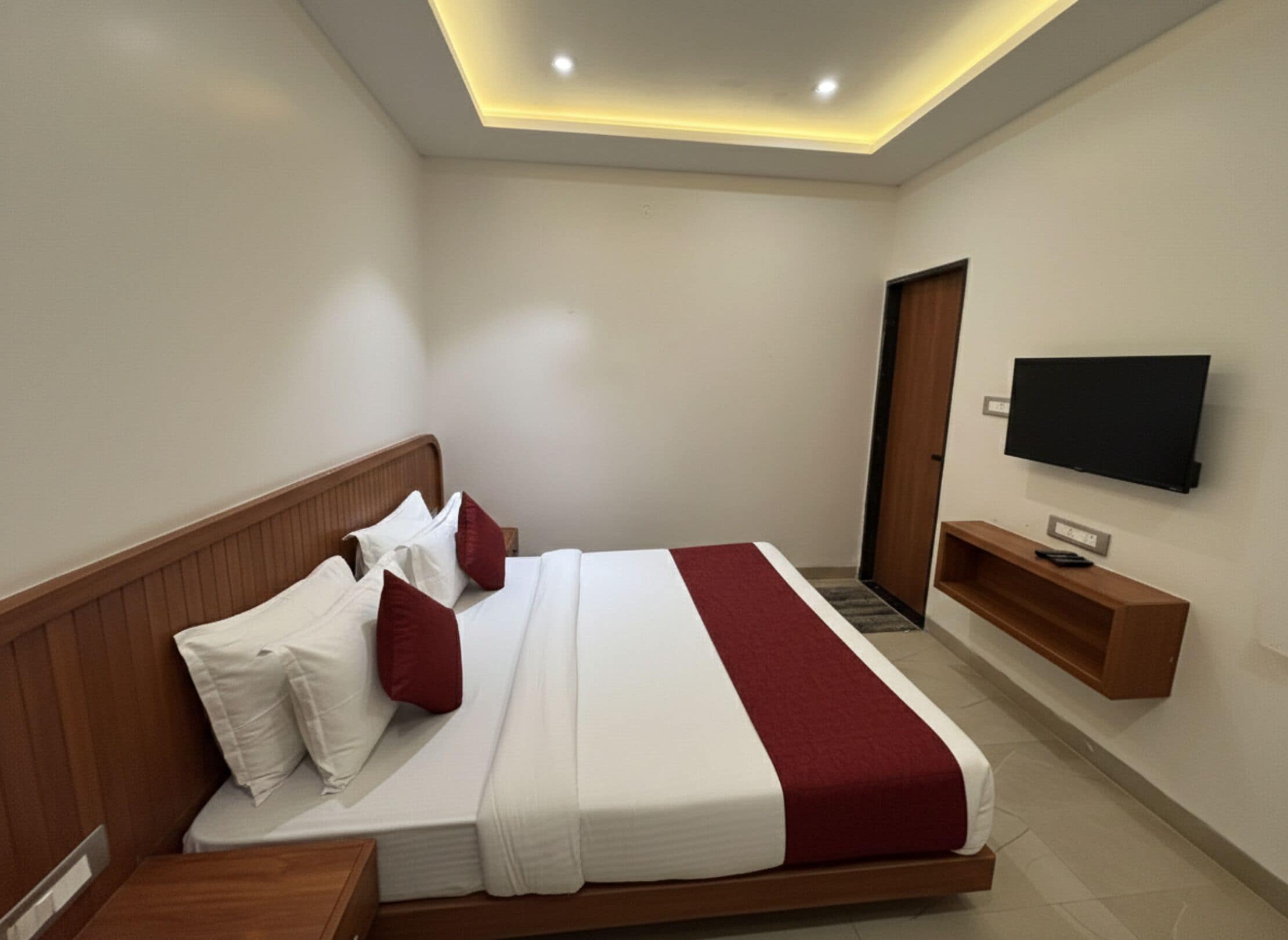Deluxe Double Room | Desk, laptop workspace, free WiFi