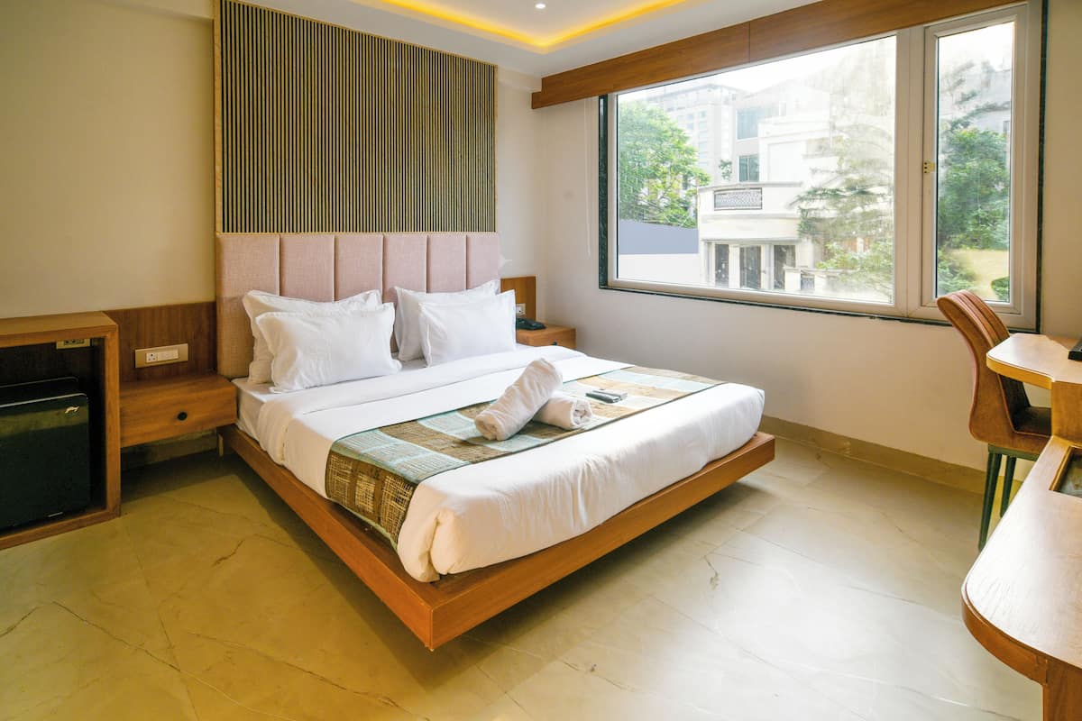 Superior Double or Twin Room, City View | Desk, laptop workspace, free WiFi