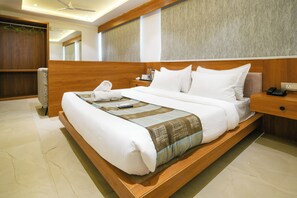 Executive Double or Twin Room, City View | Desk, laptop workspace, free WiFi