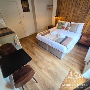 1 quarto, escrivaninha, Wi-Fi, roupa de cama
