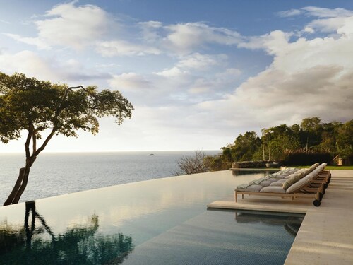 Indulge in Barefoot Luxury – Your Private Paradise in Panama