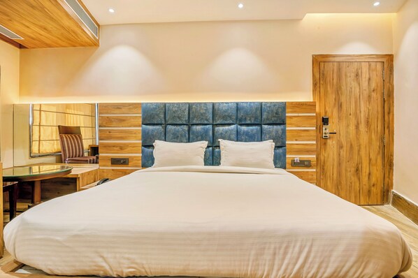 Comfort Double Room, City View | Blackout drapes, soundproofing, iron/ironing board, free WiFi