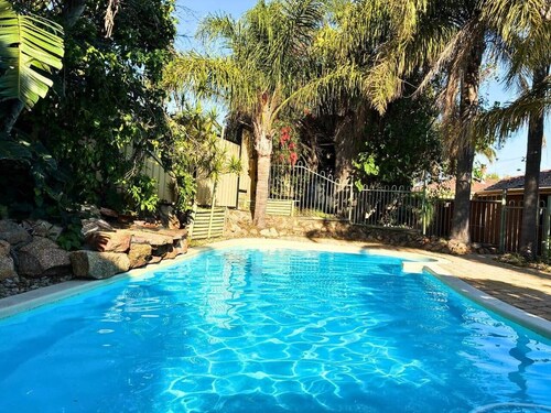 Sun-Soaked house close to Joondalup City and Beach