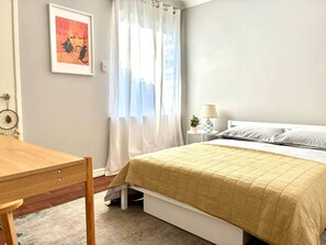 4 bedrooms, iron/ironing board, free WiFi, bed sheets