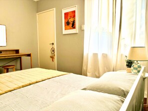 4 bedrooms, iron/ironing board, free WiFi, bed sheets