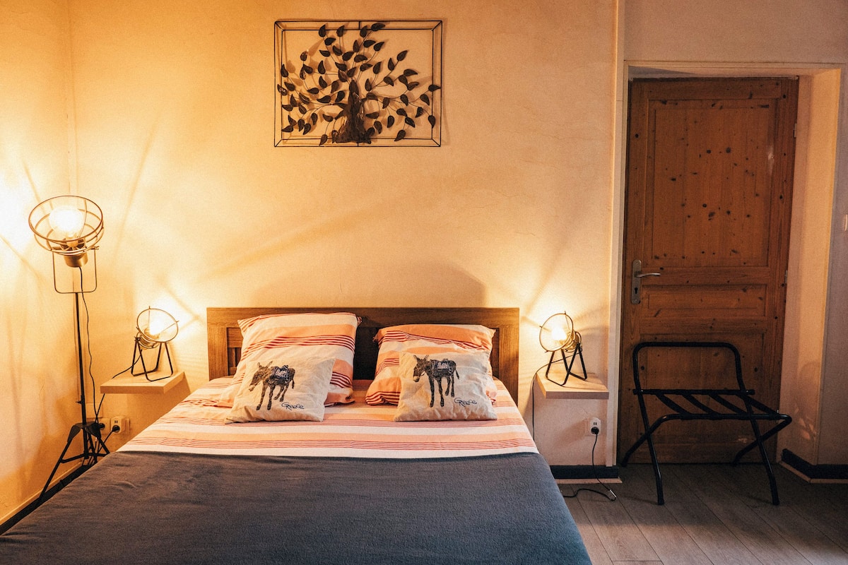 Triple Room | Blackout drapes, soundproofing, iron/ironing board, free WiFi