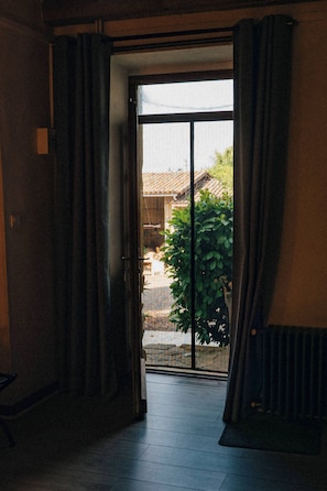 Triple Room | Blackout drapes, soundproofing, iron/ironing board, free WiFi