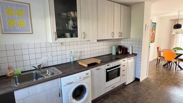 Kühlschrank, Ofen, Herdplatte, Geschirrspüler