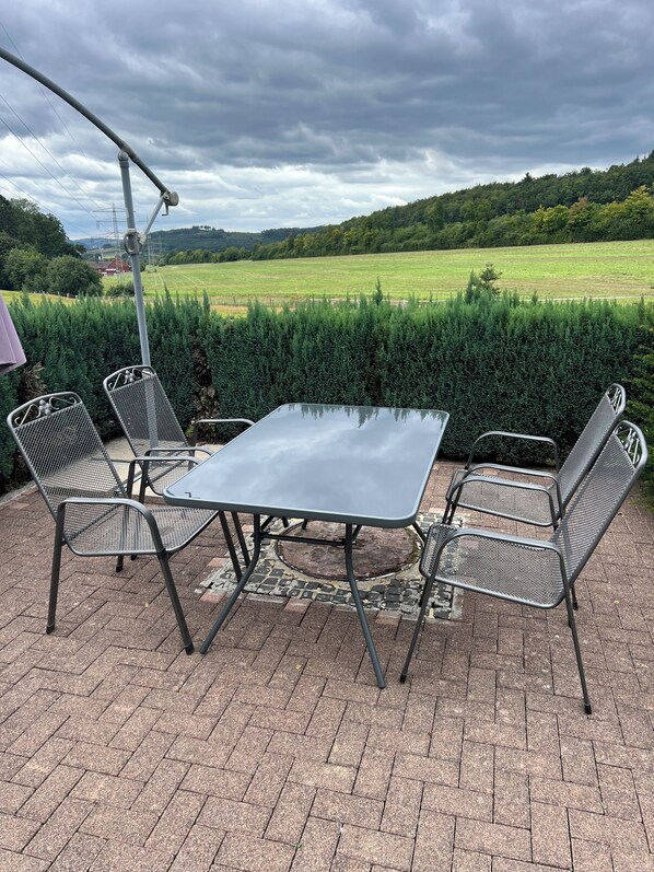 تناول الطعام بالخارج