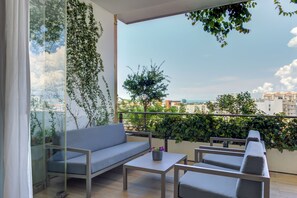 المنطقة المحيطة بالمنشأة