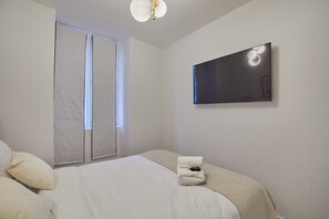 Apartment | 2 bedrooms, laptop workspace, iron/ironing board, bed sheets