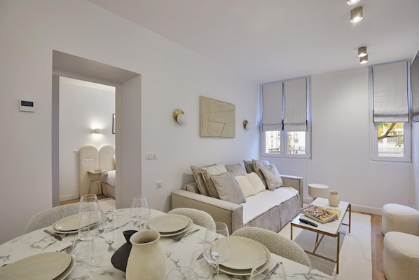 Apartment | Living area - Modern Air-conditioned Apartment - Canal St Martin (Paris)