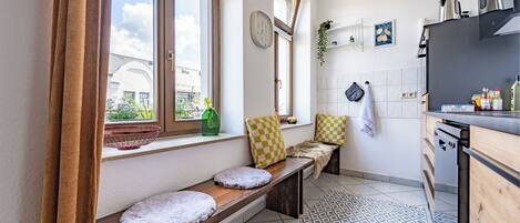 Frigorífico, horno, placa de cocina y lavavajillas