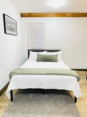 1 bedroom, desk, iron/ironing board, internet