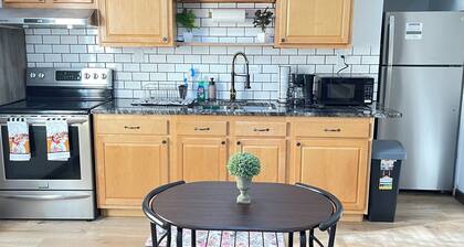 Charming 1bed 1bath near Airport, Cleveland Clinic, & Downtown CLE