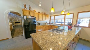 雪櫃、微波爐、焗爐、爐具