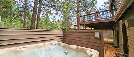 Tina de hidromasaje al aire libre