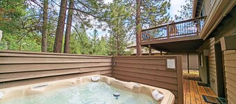Foursome 2 - Family Retreat, SHARC, Hot Tub, Near Waterfall Trail/Road