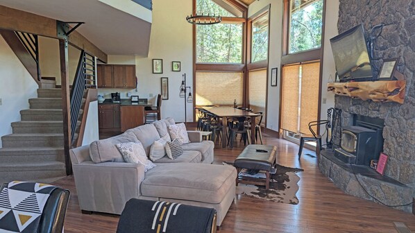TV, fireplace - Indian 3 - Hot Tub, SHARC, Huge Deck, Pool Table (Sunriver)