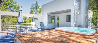 Irish Mountain 4 - Hot Tub, A/C, SHARC, Modern + Warm Updates