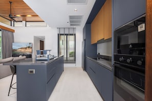 Villa Deluxe, 3 chambres, vue sur la piscine | Cuisine privée