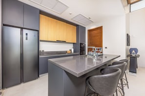 Villa Deluxe, 3 chambres, vue sur la piscine | Cuisine privée