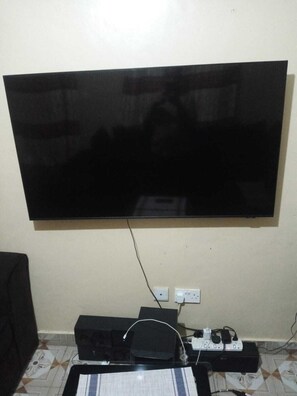 Television - Amazing and Cosy house in Saika Nairobi for your perfect getaway! (Nairobi)