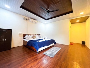 Deluxe Double Room, Garden View