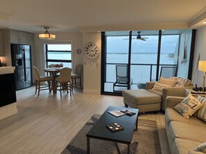 Smart TV - Beautiful water view! (Marco Island)