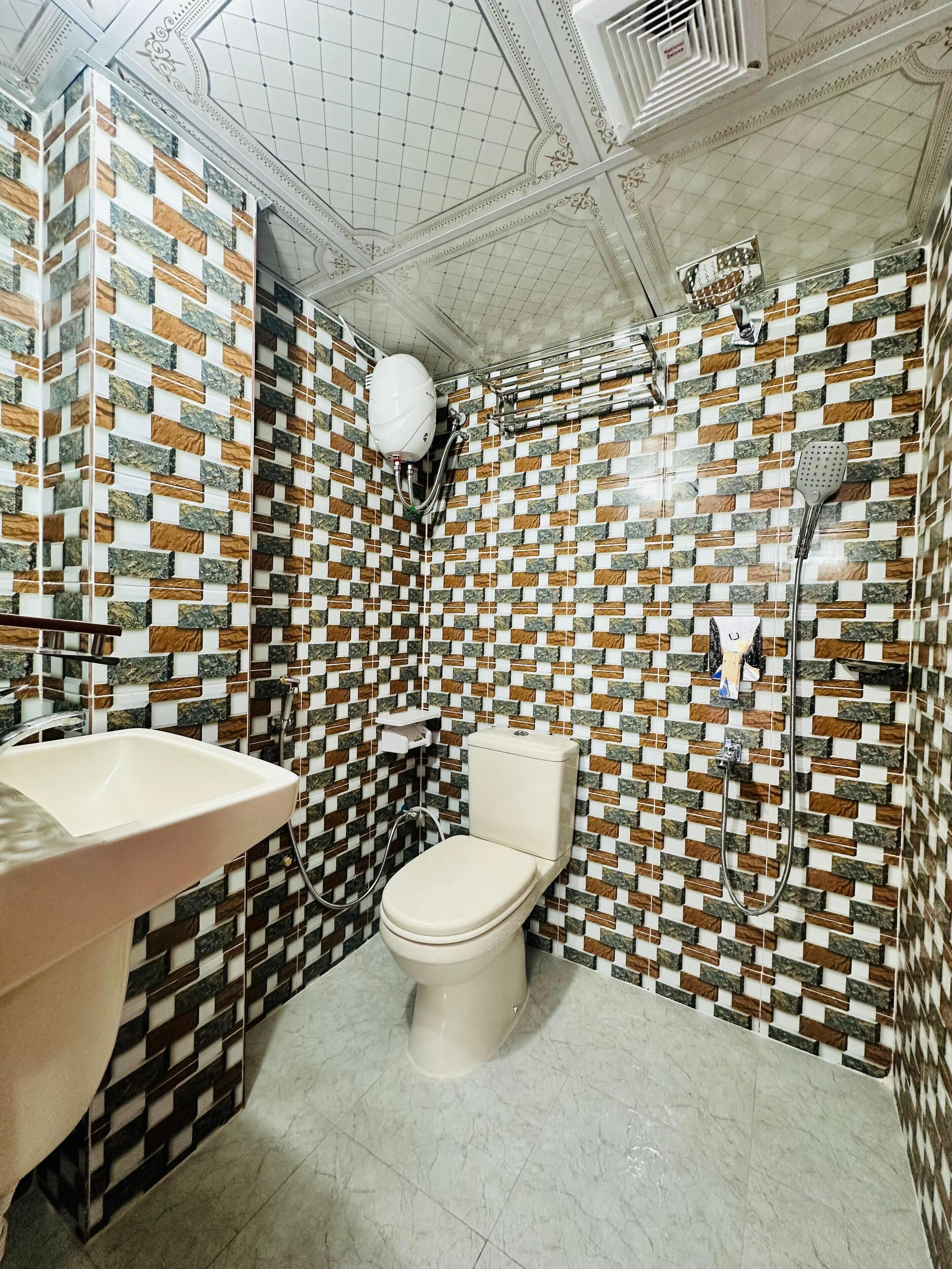 Ducha, artículos de tocador gratuitos, toallas, jabón