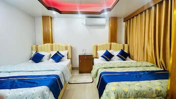 Family Room | Desk, free WiFi