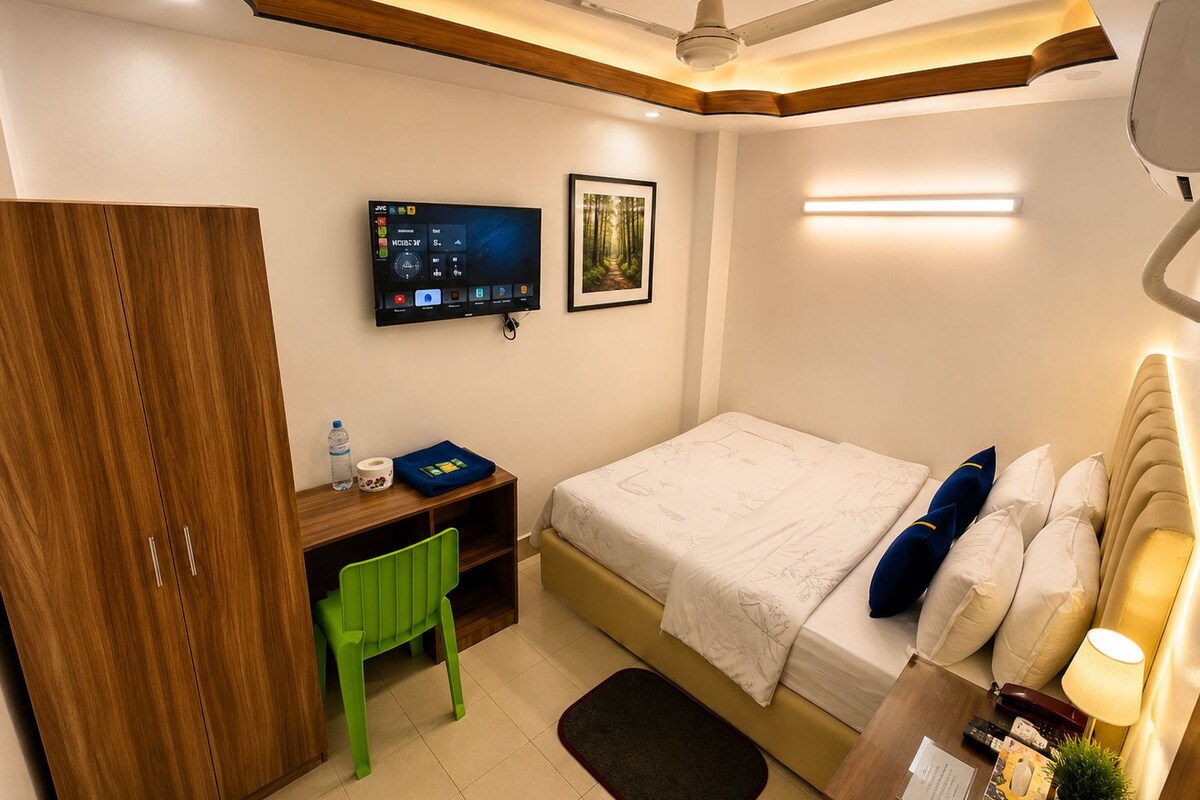 Deluxe Single Room | Desk, WiFi (free)