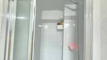 Shared Dormitory, 1 Bedroom, Accessible, Balcony | Bilik Mandi