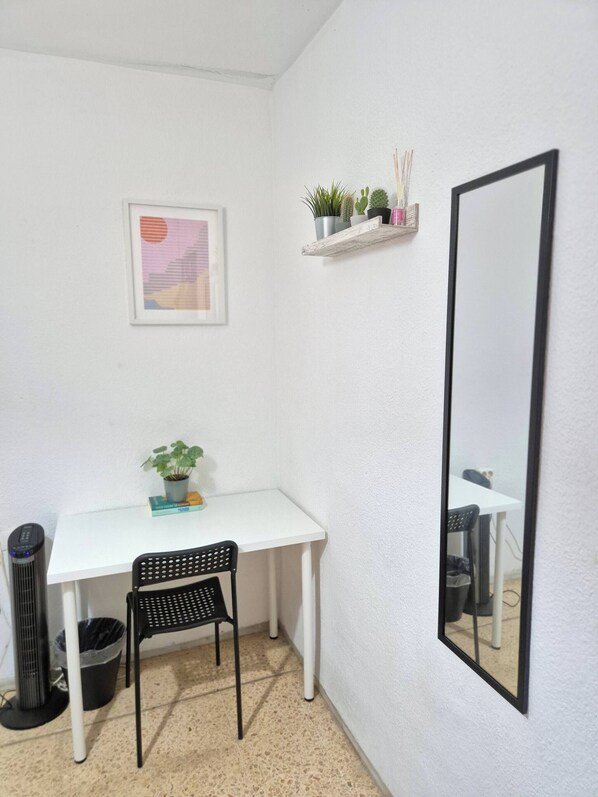 Dormitorio compartido, 1 habitación, con acceso para personas discapacitadas, balcón | Interior