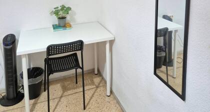 Room-room 10 min From Beach and Center w