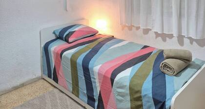 Room-room 10 min From Beach and Center w