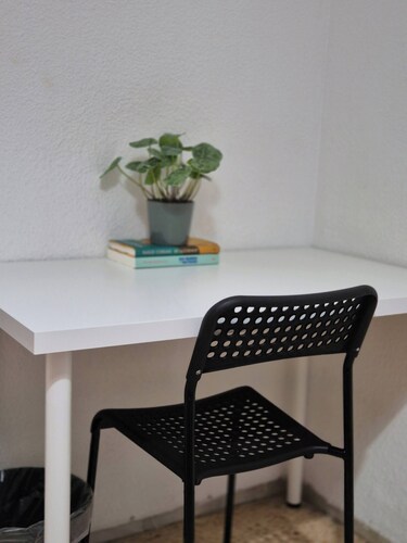Room-room 10 min From Beach and Center w