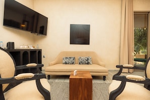 Comfort Double Room, Garden View | In-room safe, blackout drapes, soundproofing, free WiFi