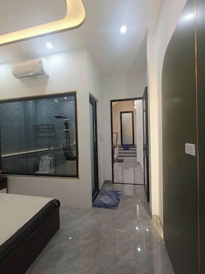 Basic Room | Bathroom