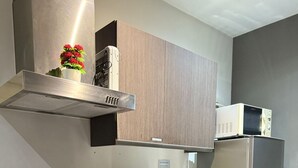 電冰箱、微波爐、爐台、洗碗機