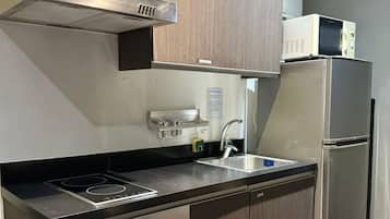 Refrigerador, microondas, placa de cocina, lavavajillas